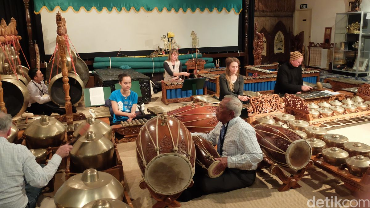 Instrumen Putaran Simbolik Sebagai Sarana Gaming Modern